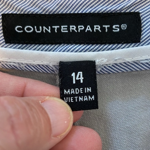 Women’s sz 14 Counterparts light gray capris. Front/back pockets 2% spandex - Picture 5 of 8